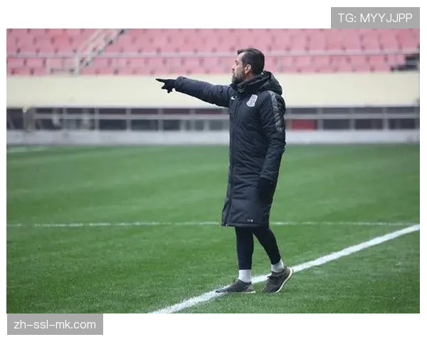 官方：塞维利亚主帅弗洛雷斯因健康原因辞职，B队教练暂代